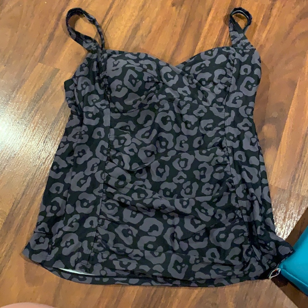 Swim tank